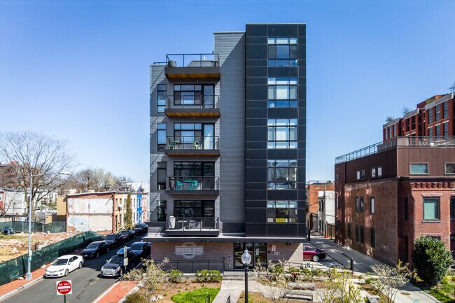 Pullman Place in Washington, DC - Foto de edificio - Building Photo