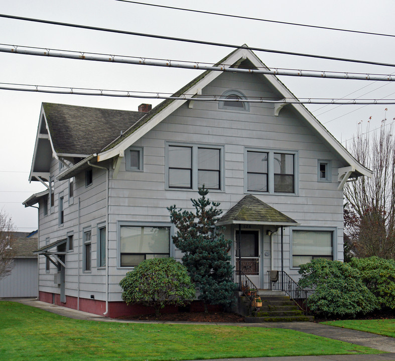 528 W Pioneer Ave in Puyallup, WA - Building Photo