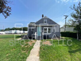 101 Fame Ave in Hanover, PA - Building Photo