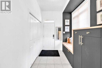 18 John Greene Ln in Richmond Hill, ON - Building Photo - Building Photo