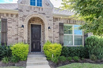 12750 Mercer Pkwy in Farmers Branch, TX - Building Photo - Building Photo