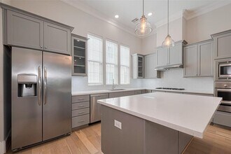 9518 London Bridge Station in Houston, TX - Building Photo - Building Photo