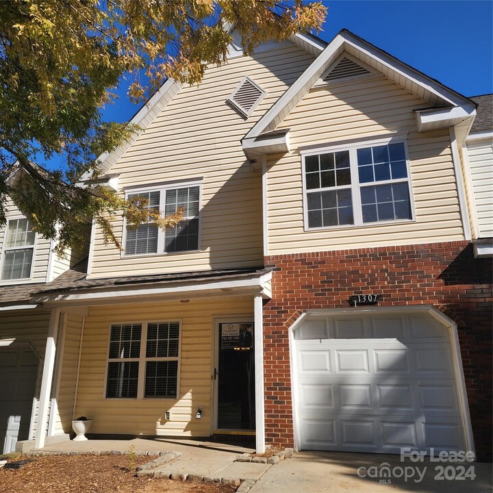 11307 Stone Trail Rd in Charlotte, NC - Building Photo