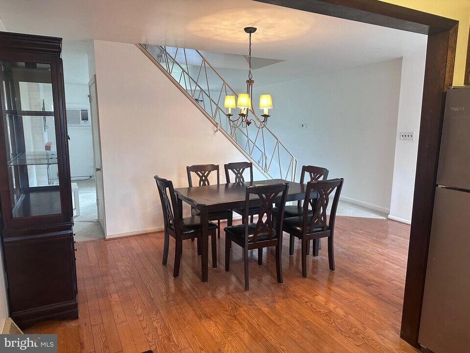 3555 Churchill Ln in Philadelphia, PA - Building Photo