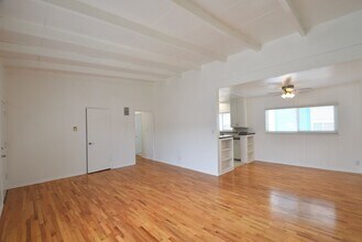 4924 Tujunga Ave in Los Angeles, CA - Building Photo - Building Photo