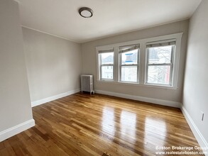 120 Hillside St, Unit #2 in Boston, MA - Building Photo - Building Photo