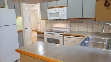 4040 Longhorn Dr in Sarasota, FL - Building Photo - Building Photo