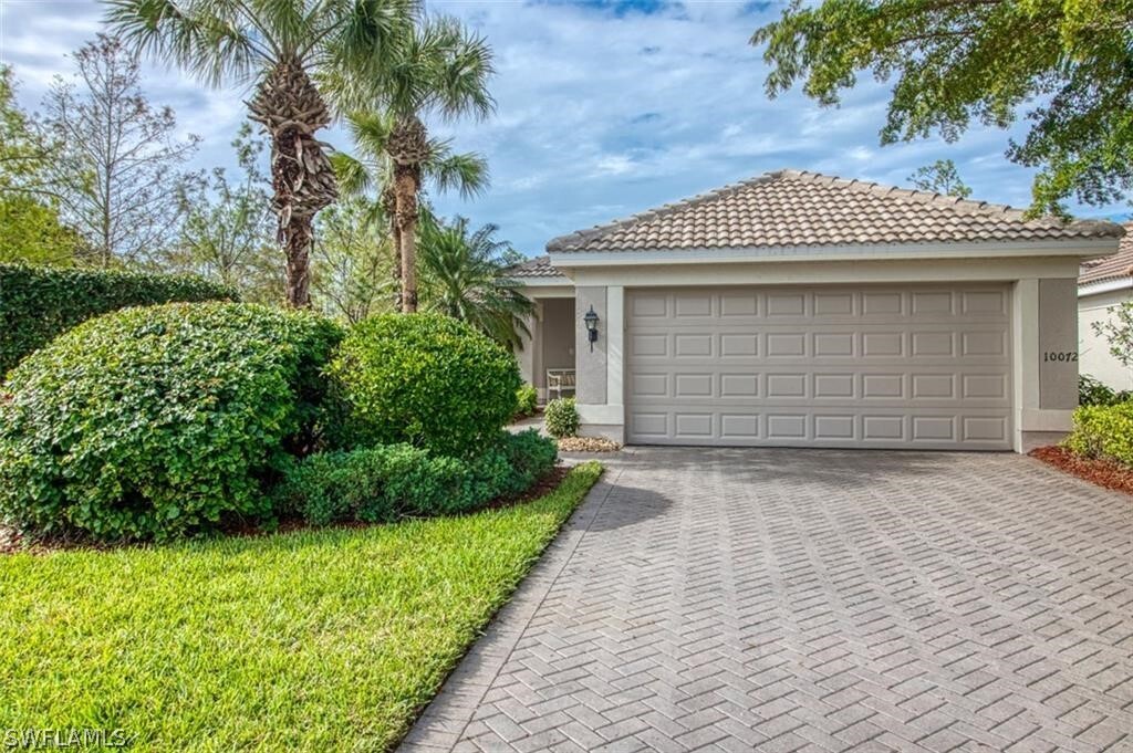 10072 Oakhurst Way in Ft. Myers, FL - Building Photo