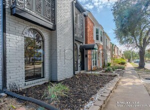 2052 Lakeside Dr in Seabrook, TX - Foto de edificio - Building Photo