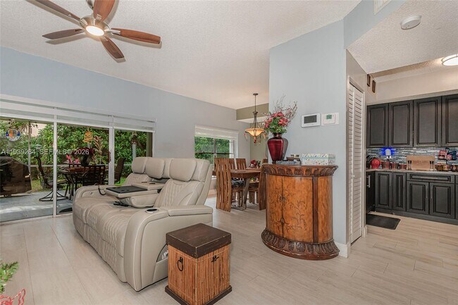 8340 NW 191st Ln in Hialeah, FL - Building Photo - Building Photo