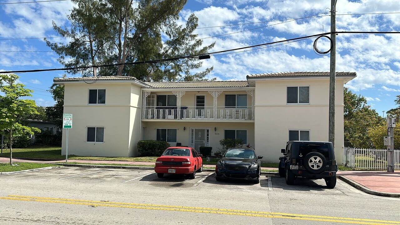 7115 Rue Granville, Unit #C in Miami Beach, FL - Building Photo