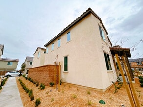 5254 Wildflower Ln in Fontana, CA - Building Photo - Building Photo