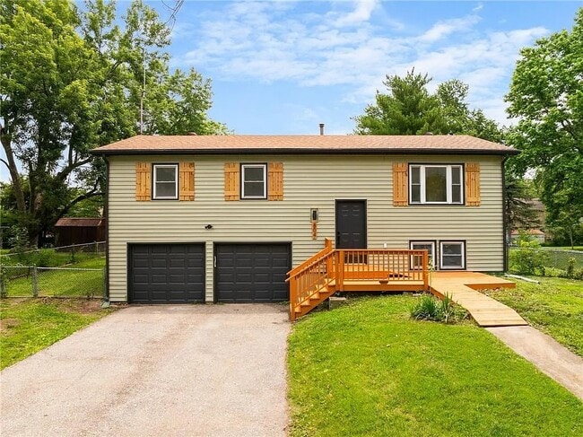 property at 804 S Montclaire Dr