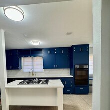 1701 Gillette St in Baytown, TX - Foto de edificio - Building Photo