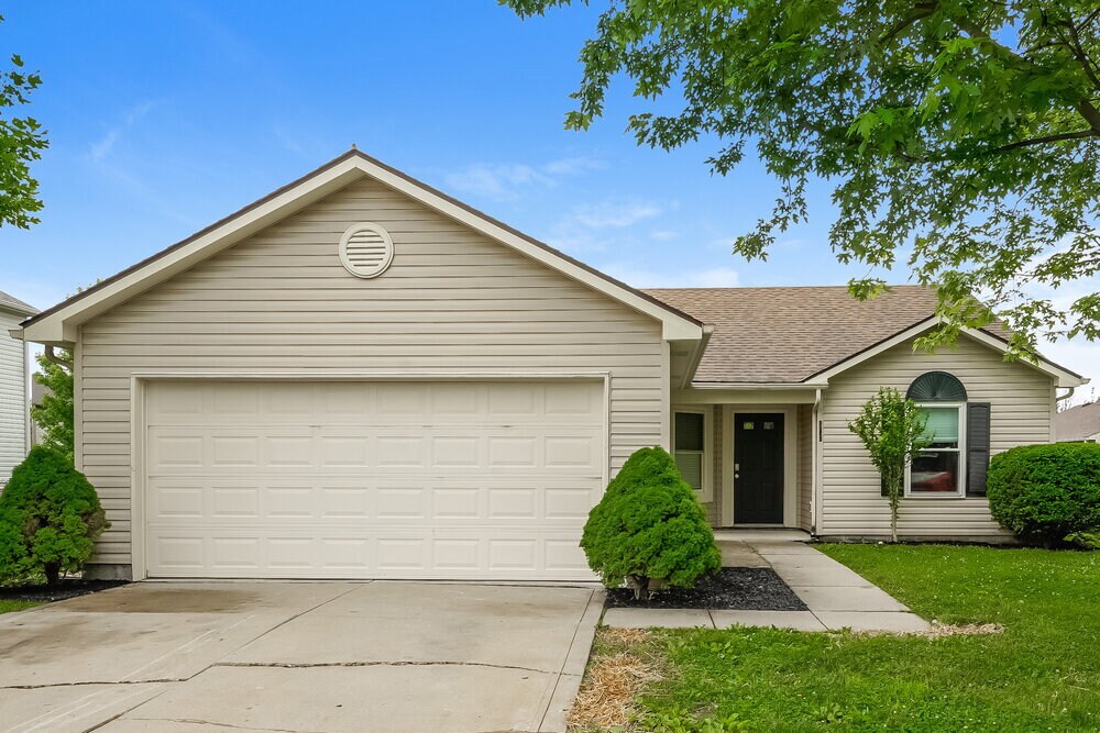 4038 Knollwood Ave in Franklin, IN - Building Photo