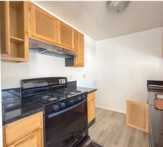 14746 Delano St in Van Nuys, CA - Building Photo