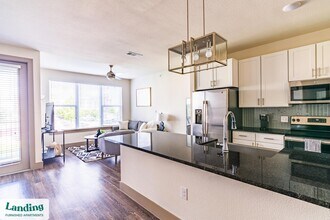 300 Enclave Dr in Conroe, TX - Building Photo - Building Photo