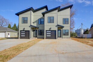 102 Rosenwald St in Trenton, KY - Building Photo