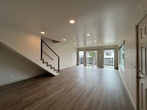 2436 Manchester Ave in Encinitas, CA - Foto de edificio - Building Photo
