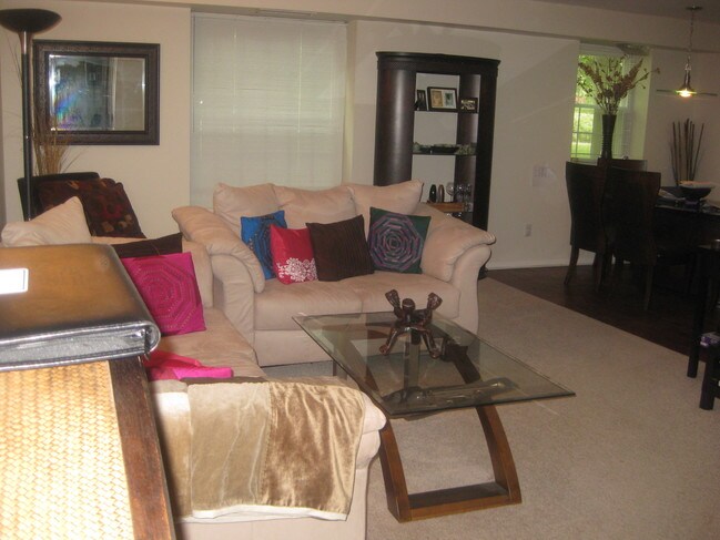 4000 Gypsy Ln, Unit 221 in Philadelphia, PA - Foto de edificio - Building Photo