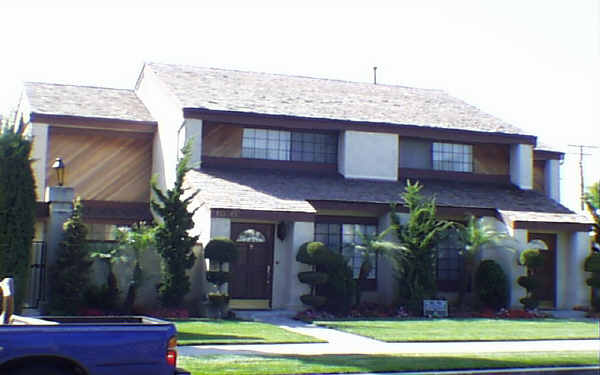 10607 La Reina Ave in Downey, CA - Building Photo