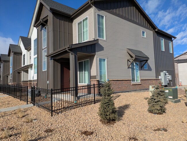 450 Millwall Cir in Castle Pines, CO - Foto de edificio - Building Photo