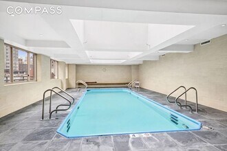 350 E 82nd St in New York, NY - Building Photo - Building Photo