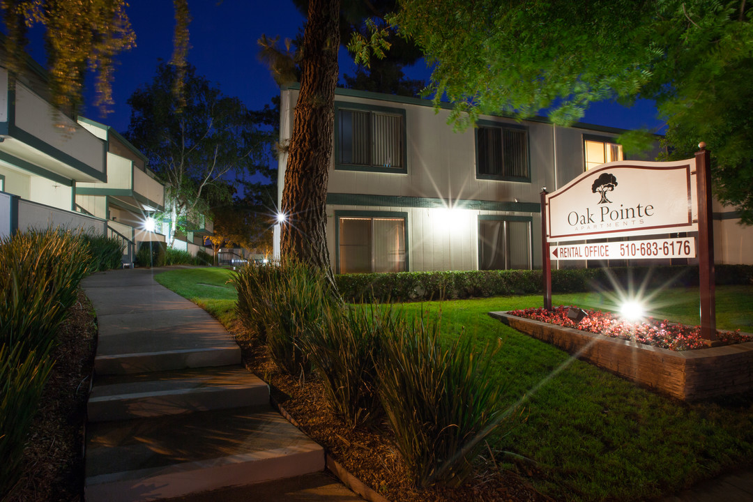 Oak Pointe Apartments in Fremont, CA - Foto de edificio