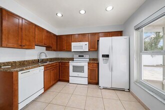 5726 Ridgestone Dr in Tampa, FL - Building Photo - Building Photo