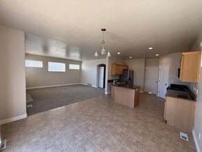 2771 W Chestnut St in Lehi, UT - Building Photo - Building Photo