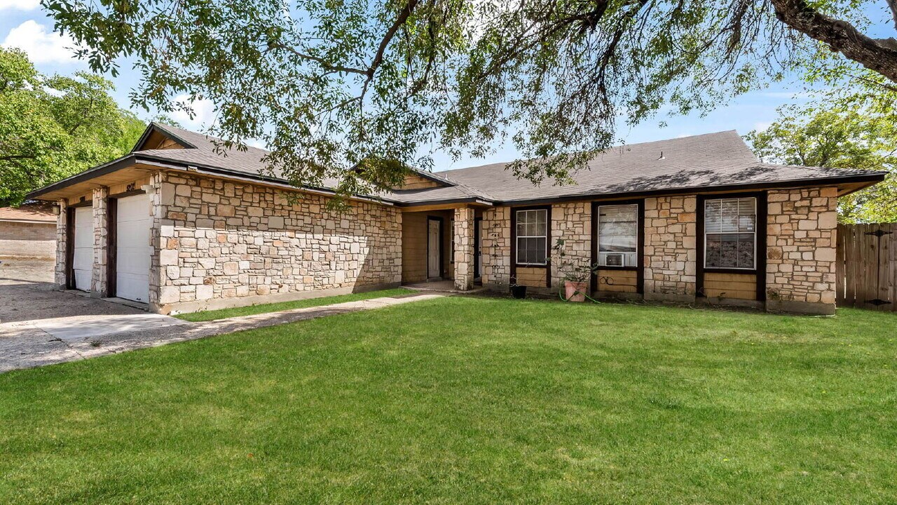 5204 Gawain Dr in San Antonio, TX - Building Photo
