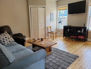 15 Jay St, Unit 1 in Cambridge, MA - Foto de edificio - Building Photo