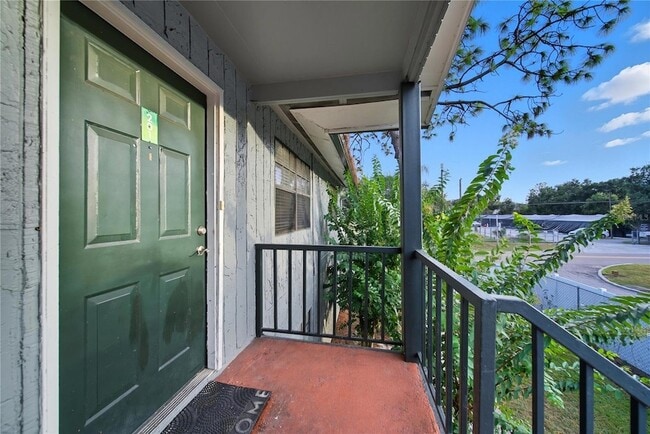12401 Oak Cedar Pl, Unit 201 in Tampa, FL - Building Photo - Building Photo