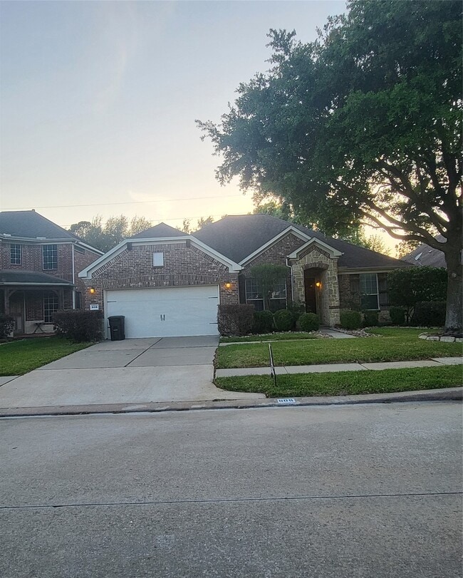 property at 606 Admiral Bay Ln