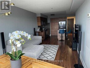 135 Village Green Square in Toronto, ON - Building Photo - Building Photo