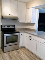 5877 Forest Hills Blvd, Unit 5877