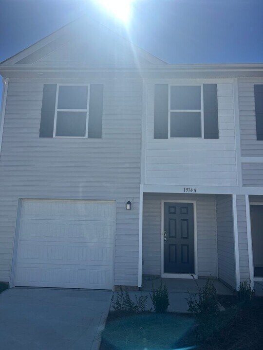 1914 Tranquility Cir in Newton, NC - Building Photo