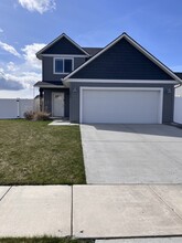 5852 W Irish Dr in Rathdrum, ID - Building Photo - Building Photo