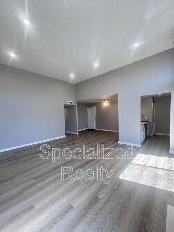 7038 Vesper Ave in Los Angeles, CA - Building Photo - Building Photo