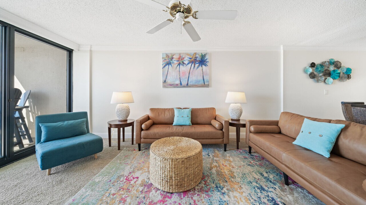 7205 Thomas Dr in Panama City Beach, FL - Building Photo