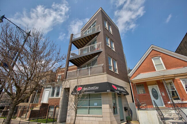 3012 W Fullerton Ave in Chicago, IL - Building Photo - Building Photo