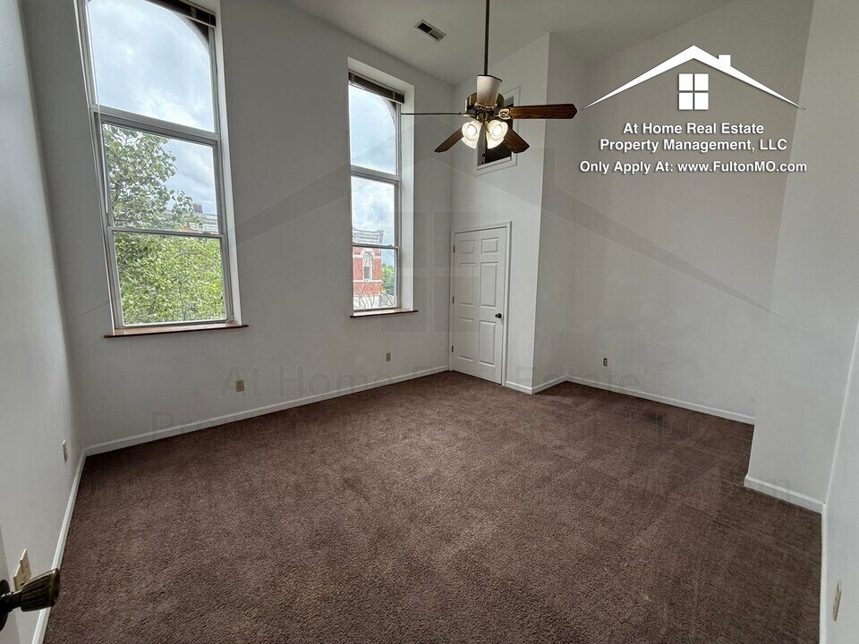 13 W 5th St in Fulton, MO - Building Photo