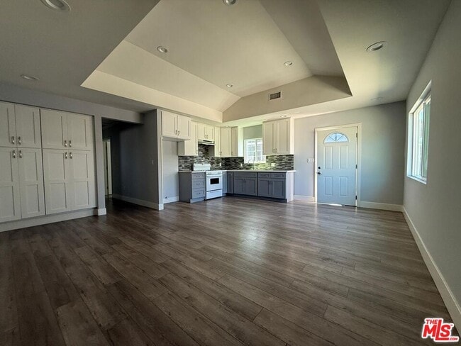 8168 Whitsett Ave in Los Angeles, CA - Building Photo - Building Photo