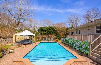 33 Edwards Ave in East Hampton, NY - Building Photo - Building Photo