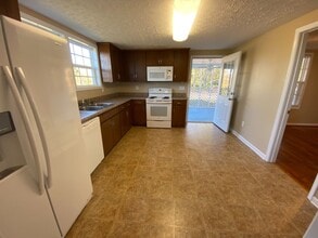 8206 AL-204 in Jacksonville, AL - Building Photo - Building Photo