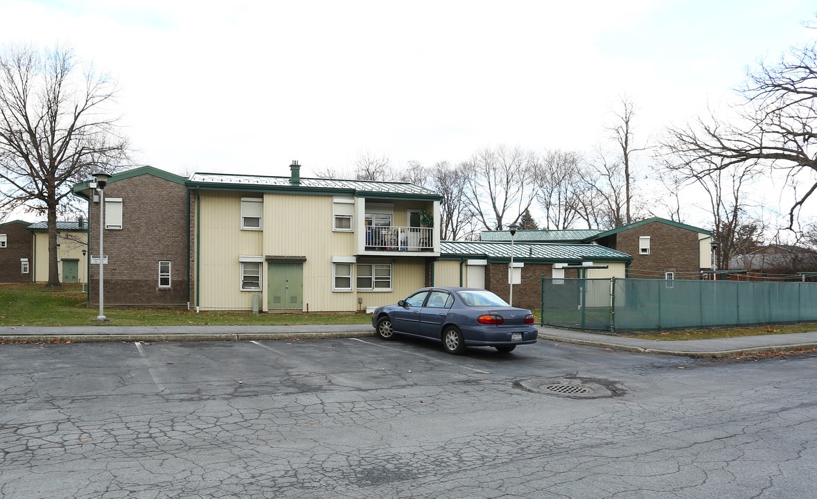 Forrestal Heights in Beacon, NY - Foto de edificio