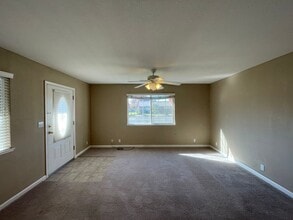 1091 Georgetown Ave in Turlock, CA - Building Photo - Building Photo