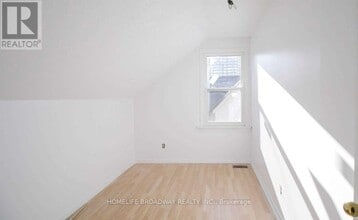 1354 Caroline St in Burlington, ON - Building Photo - Building Photo