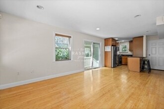 139 Nottinghill Rd, Unit 1L in Boston, MA - Foto de edificio - Building Photo