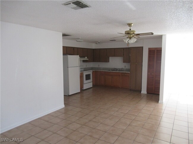 7461 Pebble Beach Rd in Ft. Myers, FL - Building Photo - Building Photo